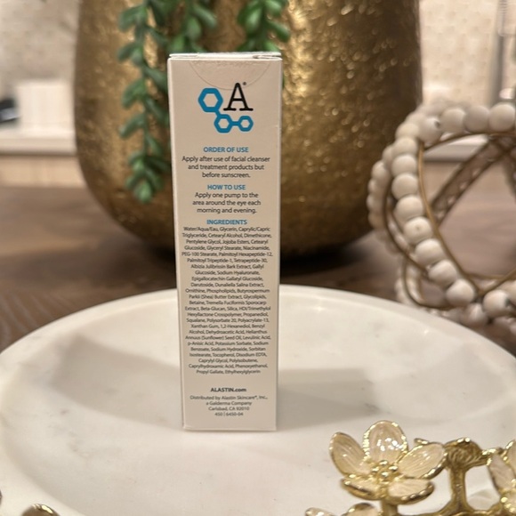 14.8ML. RESTORATIVE EYE TREATMENT BY ALASTIN SKINCARE - Picture 2 of 4